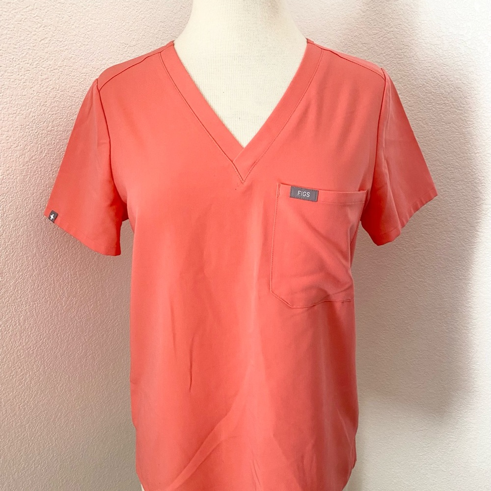 Figs Catarina Coral V-Neck Scrub Top